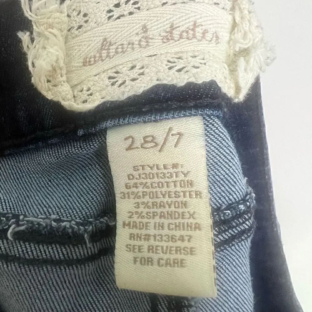 Altar’d State Fringe Distressed Denim Shorts Wash Chiara Size 28/7 - Picture 10 of 10